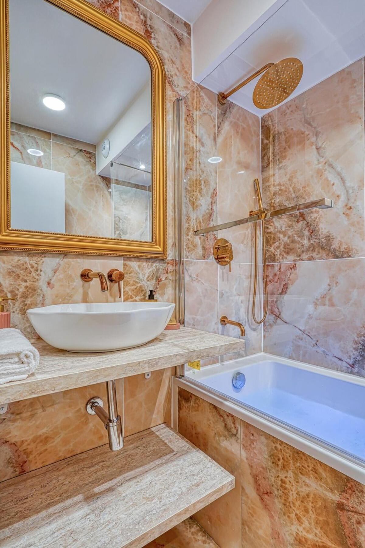 Melody Suite In Paris Курбевуа Экстерьер фото
